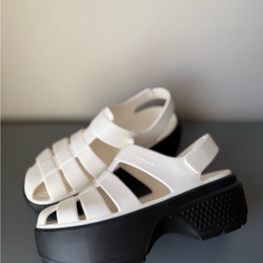 New Crocs Platform Stomp Fisherman Sandal - Picture 2 of 5